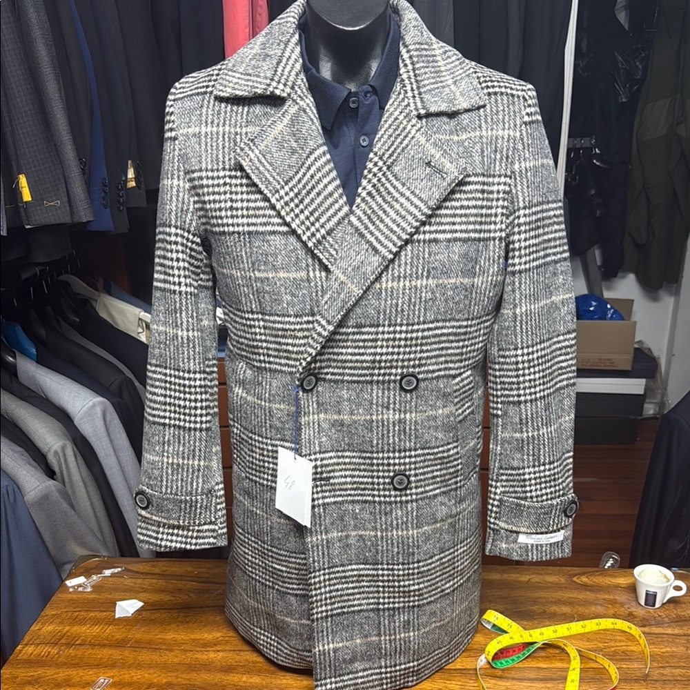 Gray Pea Coat with Classic Tailored Silhouette Italian cashmere vero
